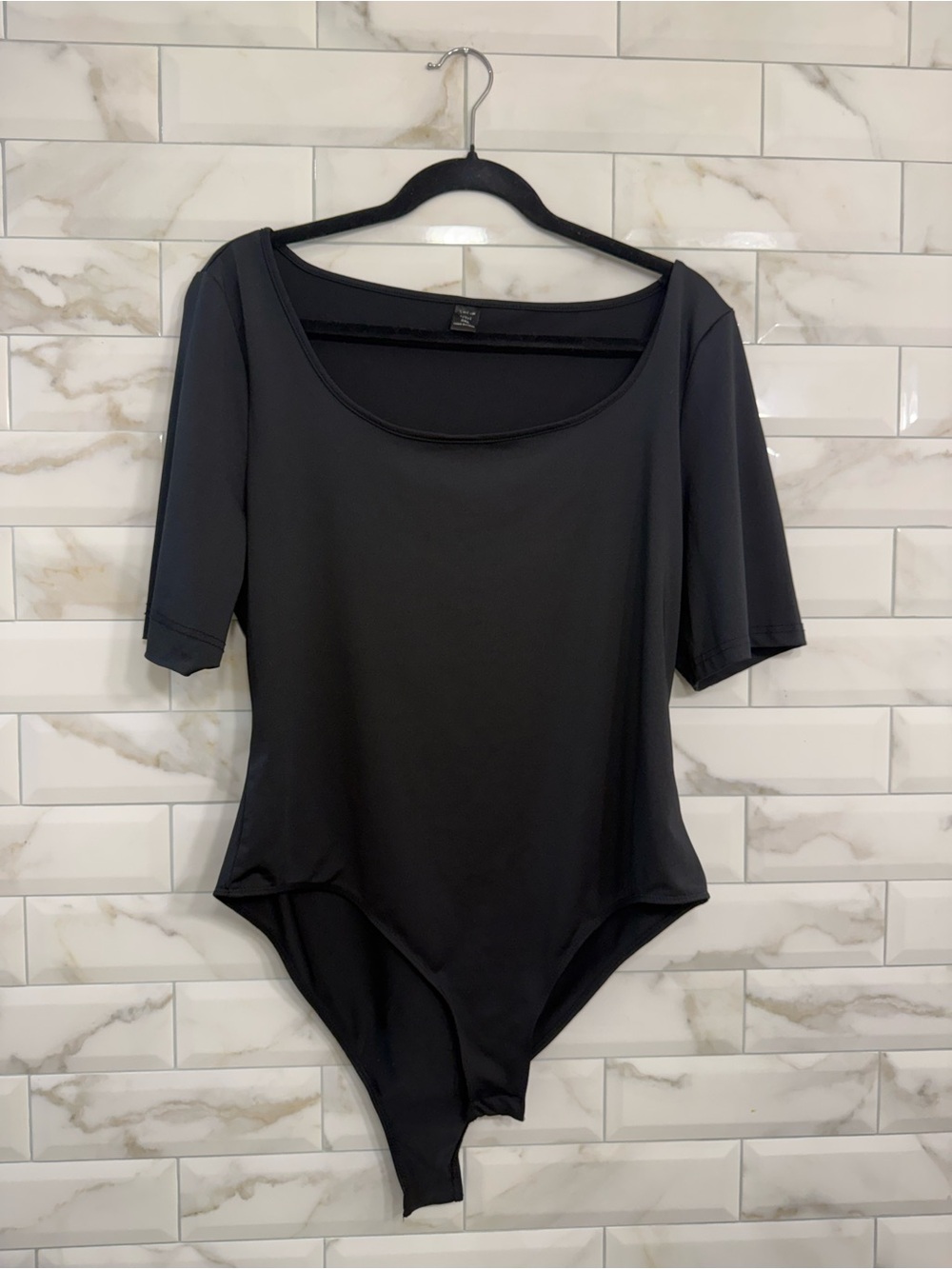 SHEIN Black Scoop Neck Short Sleeve Bodysuit